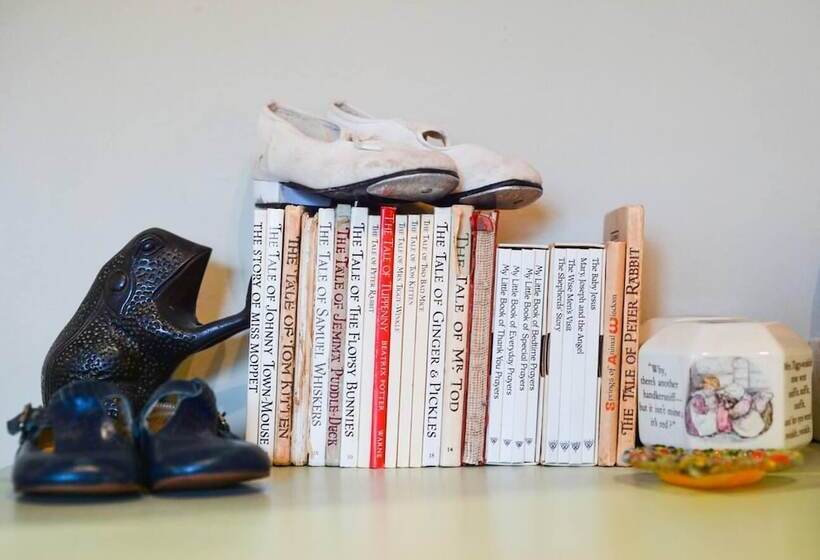 Lovely 4 Bed House In Village Of Sandhurst