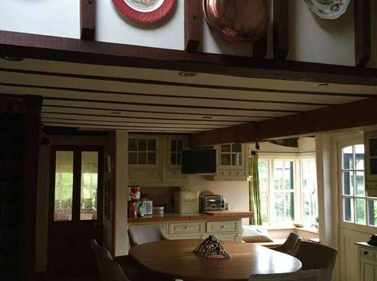 Lovely 4 Bed House In Village Of Sandhurst