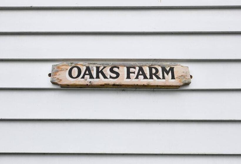 Lovely 4 Bed House In Village Of Sandhurst