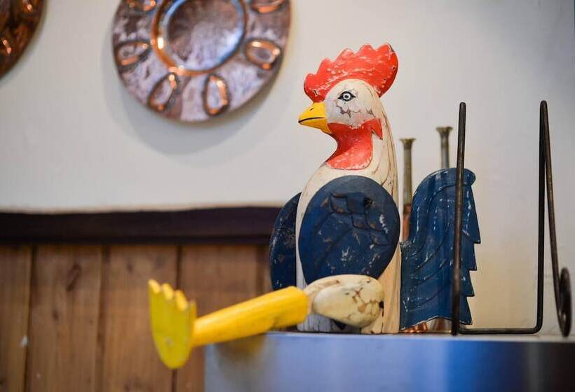 Lovely 4 Bed House In Village Of Sandhurst