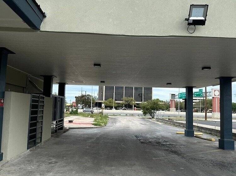 Мотель Americas Best Value Inn San Antonio Airport South