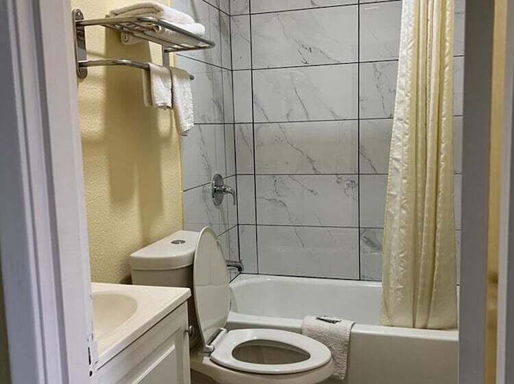 Мотель Americas Best Value Inn San Antonio Airport South