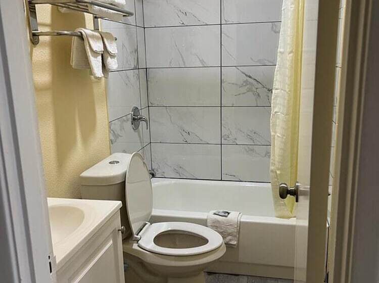 Мотель Americas Best Value Inn San Antonio Airport South