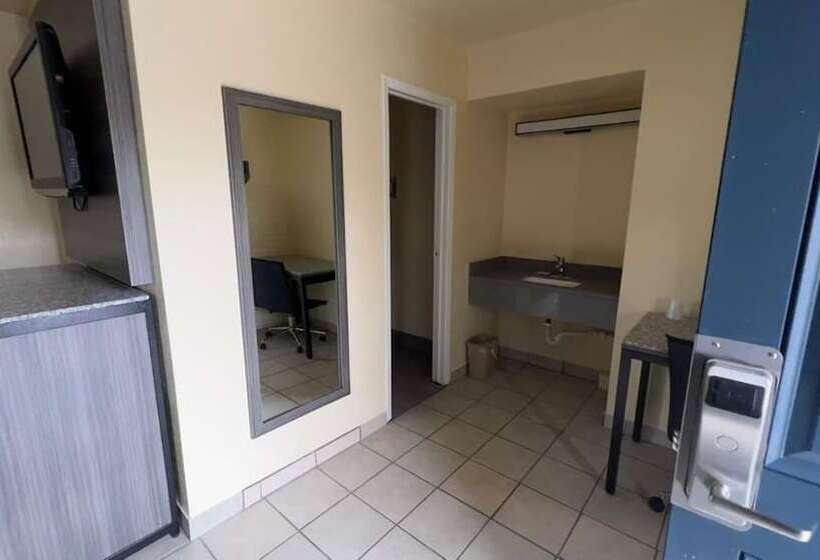 Мотель Americas Best Value Inn San Antonio Airport South