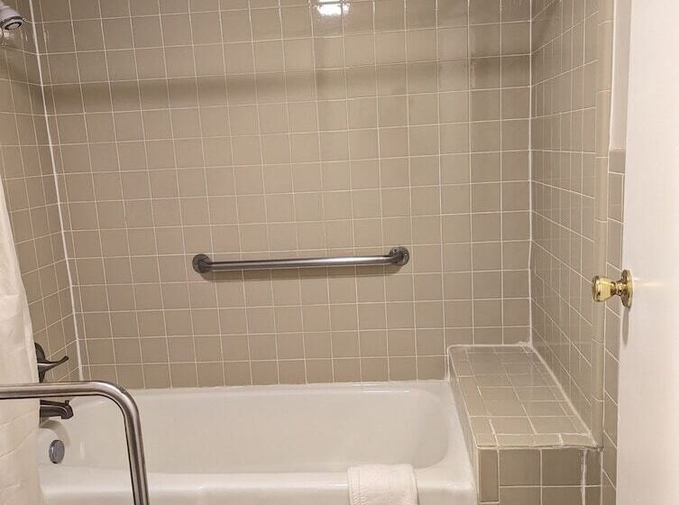 فندق على الطريق Luxury Inn