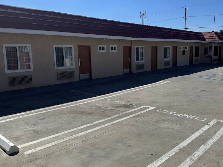 Motel Twenty First Century Inn