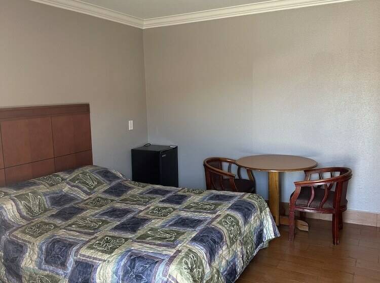 Motel Twenty First Century Inn