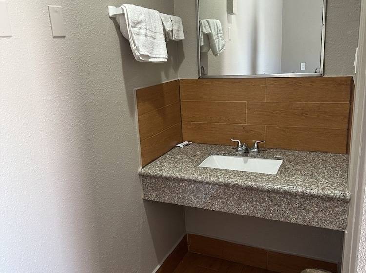 Motel Twenty First Century Inn