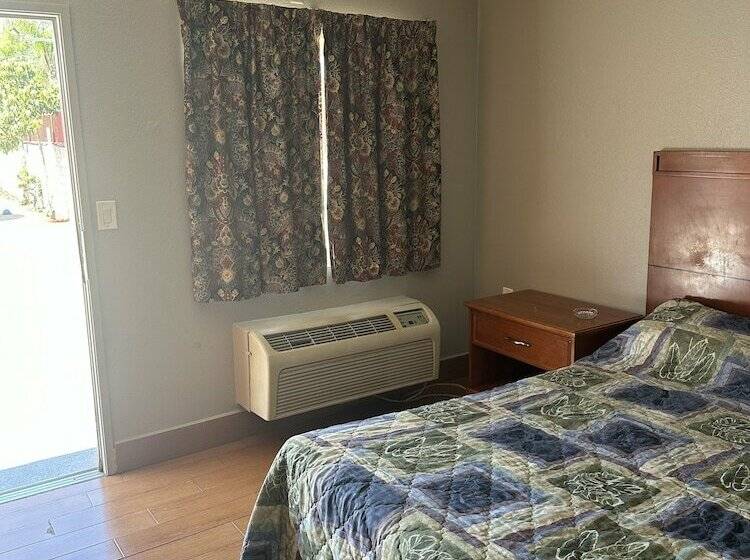 Мотель Twenty First Century Inn