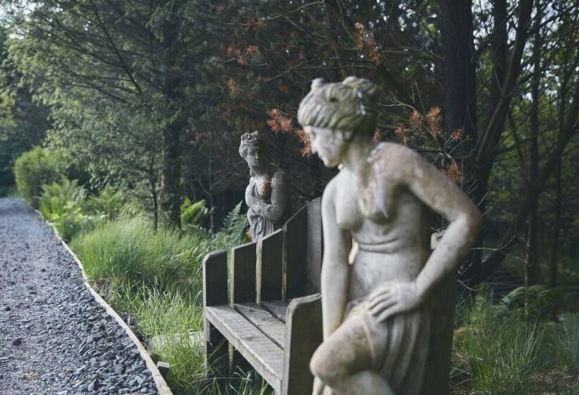 Mushroom Yurt Set In 4 Acres Of Woodland And Lakes