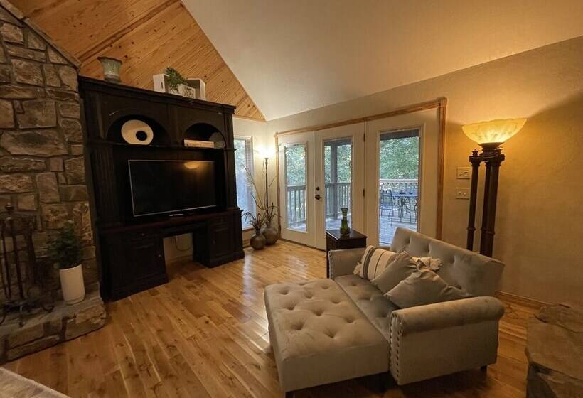 One Bedroom, One Bath Log Sided Cottage With Private Hot Tub On Lake Ouachita. By Redawning