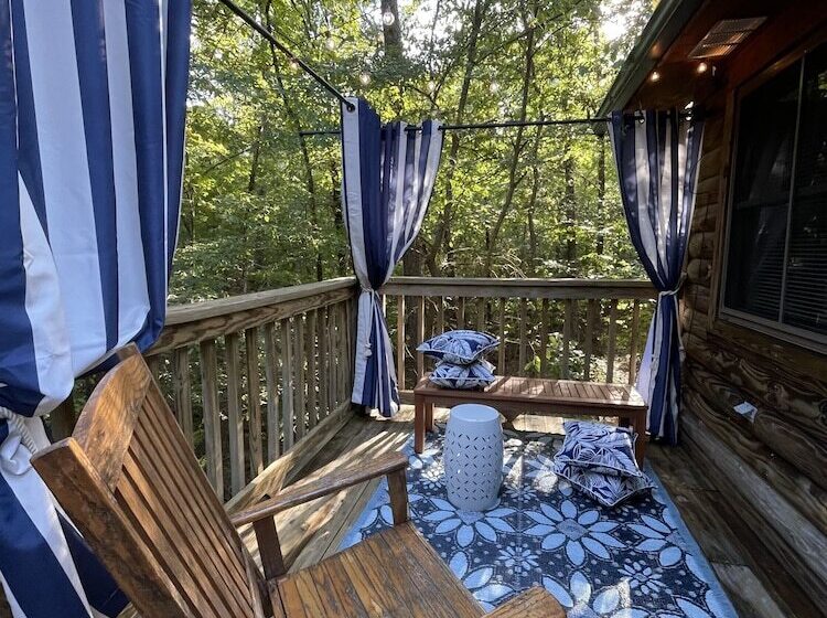 One Bedroom, One Bath Log Sided Cottage With Private Hot Tub On Lake Ouachita. By Redawning