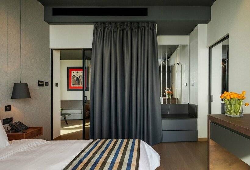 Only Boutique And Suites