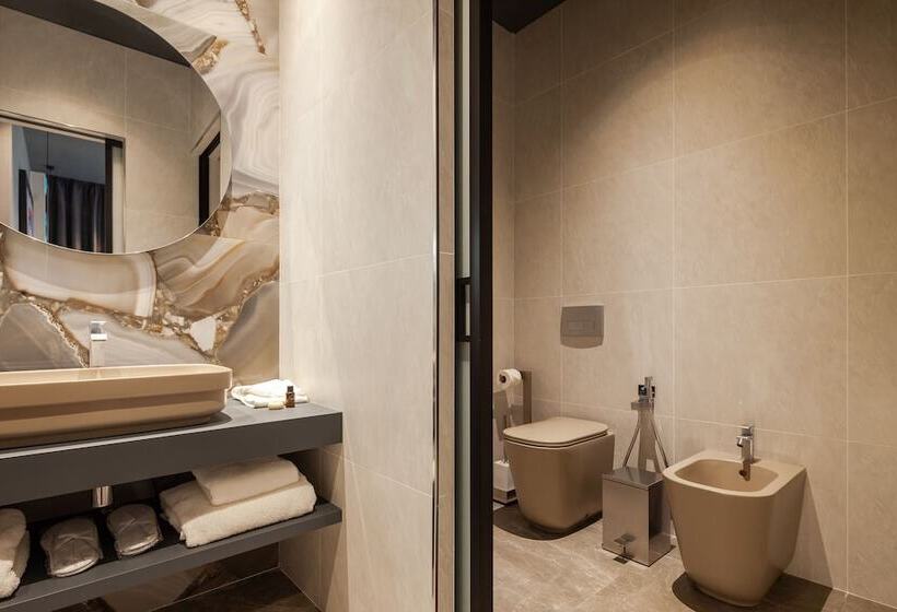 Only Boutique And Suites