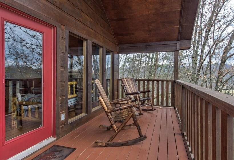 Only Dreamin  Cabin W/ Private Hot Tub