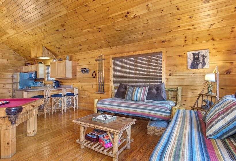 Only Dreamin  Cabin W/ Private Hot Tub