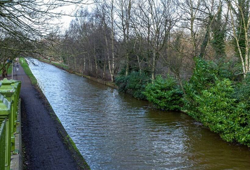 פנסיון Pillo Rooms   Cosy 2 Bed House In Eccles