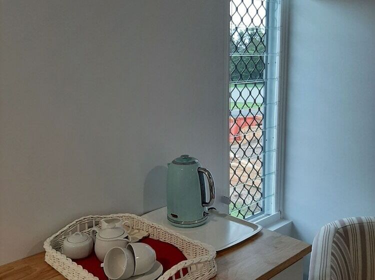 بنسيون Room In Guest Room   Cozy Room With Separate Entrance And Ensuit Bathroom