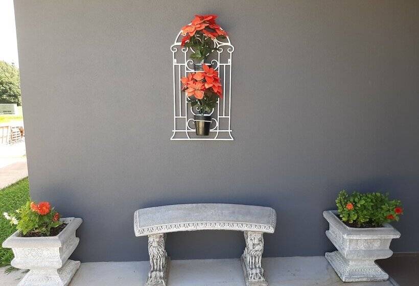 بنسيون Room In Guest Room   Cozy Room With Separate Entrance And Ensuit Bathroom