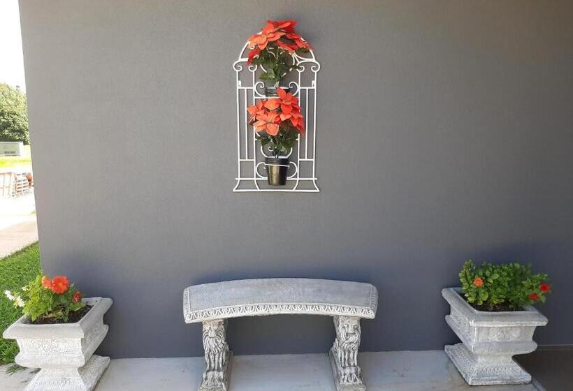 بنسيون Room In Guest Room   Cozy Room With Separate Entrance And Ensuit Bathroom