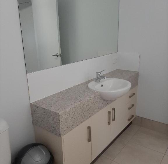 بنسيون Room In Guest Room   Cozy Room With Separate Entrance And Ensuit Bathroom