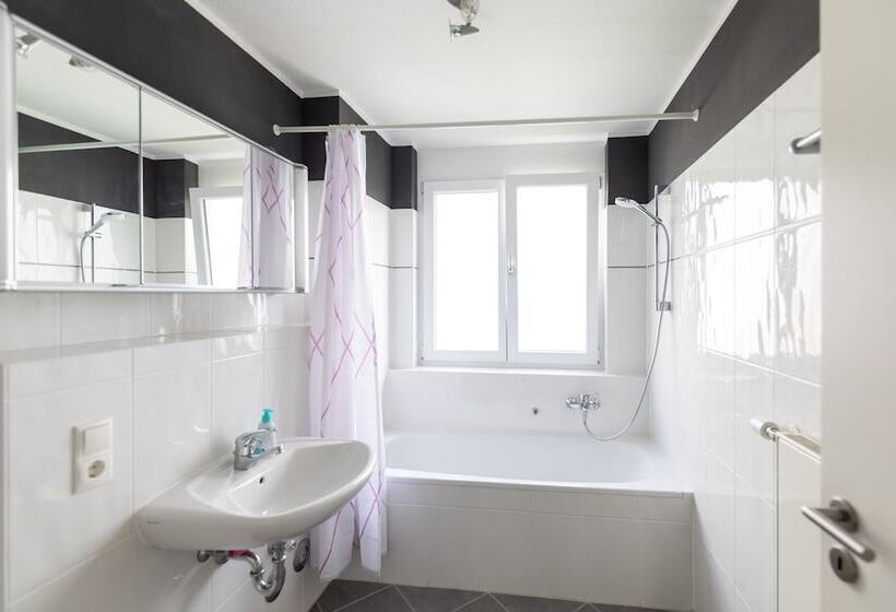 膳宿费 The Beverly Hills Of Frankfurt