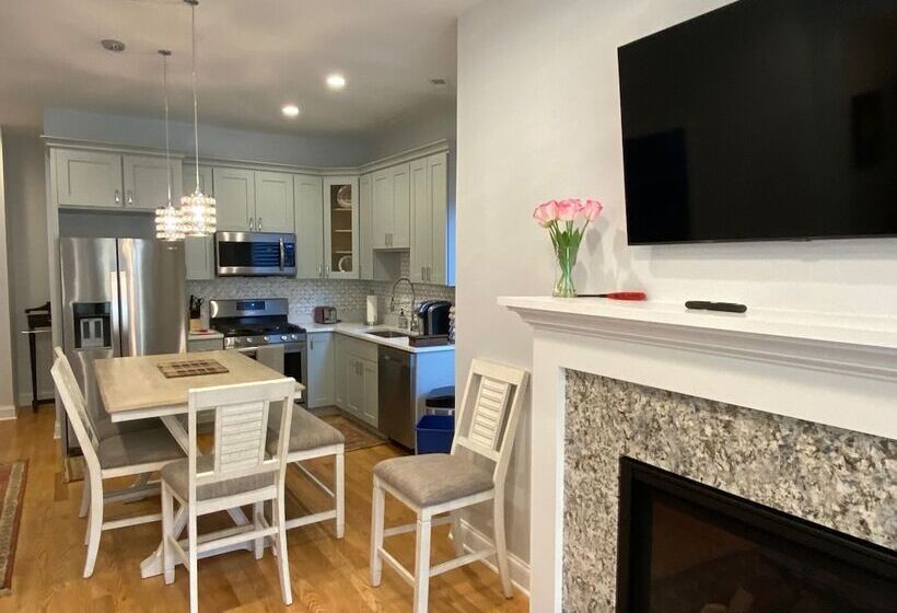 پانسیون Wrigleyville Inn