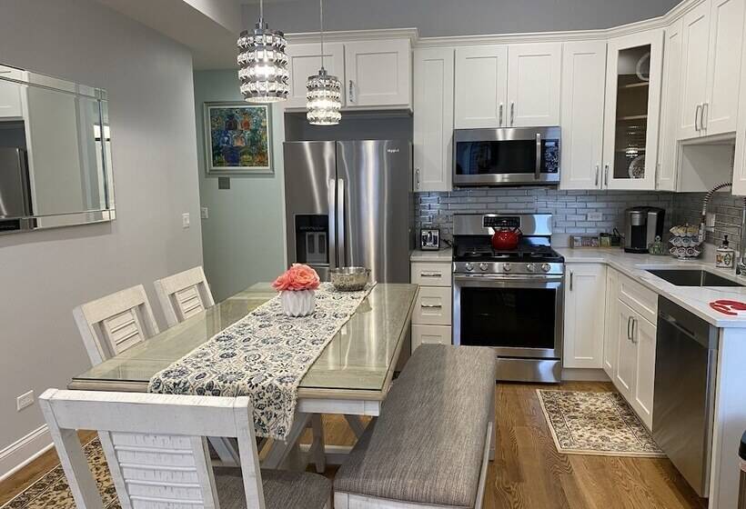 پانسیون Wrigleyville Inn