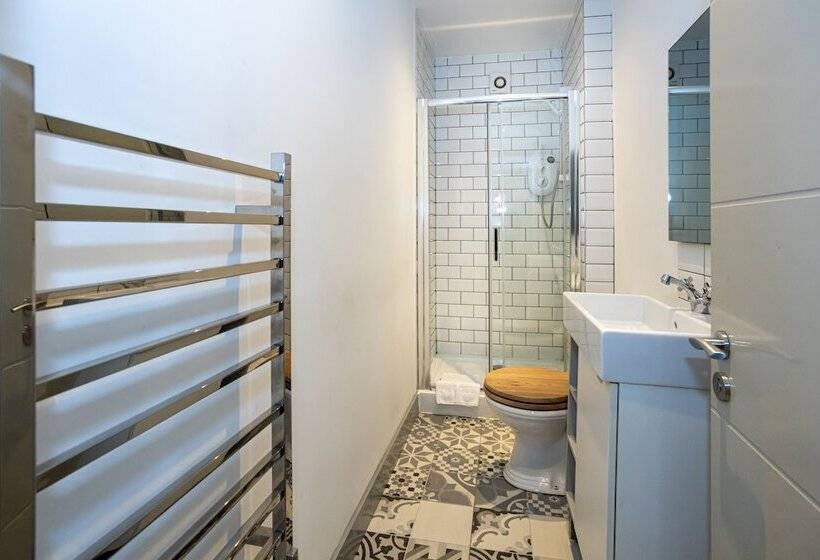 Pillo Rooms Serviced Apartments  Salford