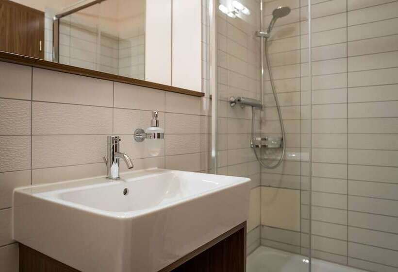 Point Hotel Apartments & Rooms