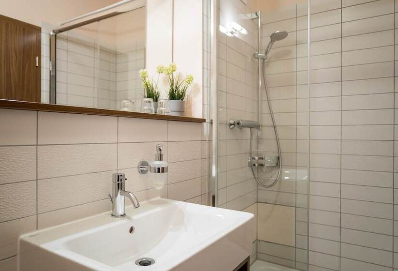 Point Hotel Apartments & Rooms