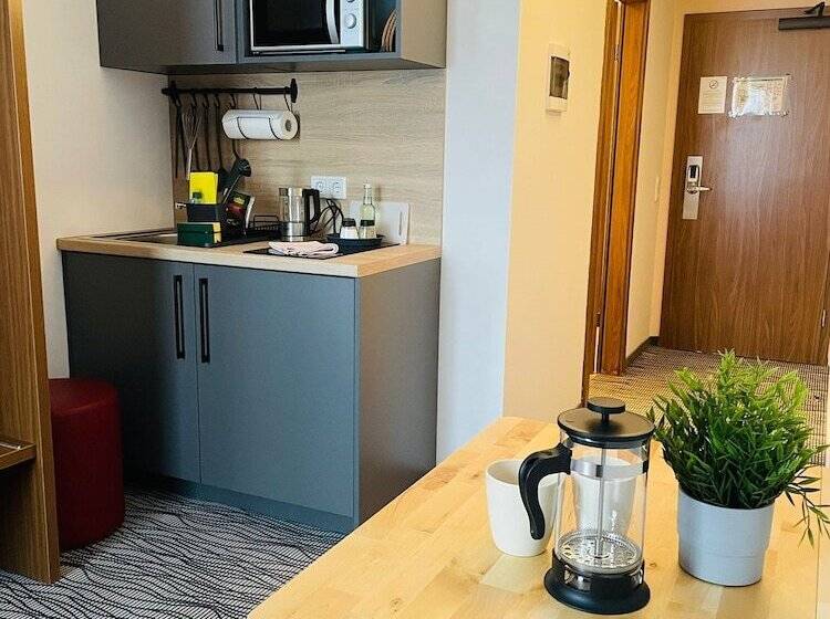 Point Hotel Apartments & Rooms