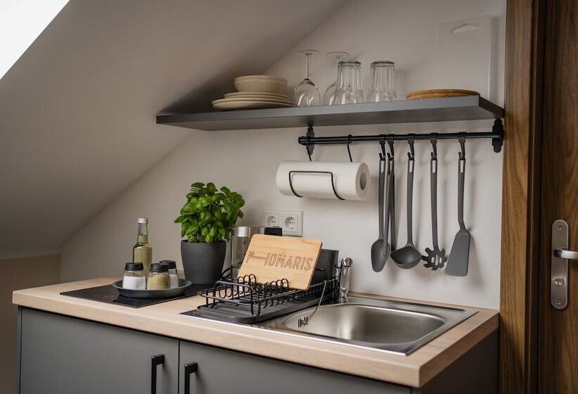 Point Hotel Apartments & Rooms