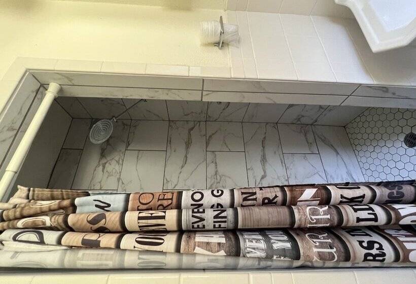 Queen Guest Room Located At The Joplin Inn At The Entrance To Mountain Harbor, Just 2 1/2 Miles From