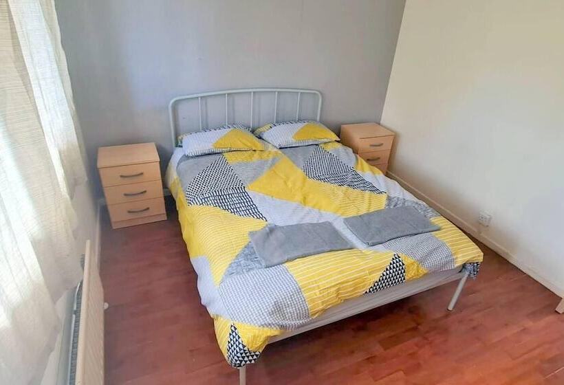 레지던스 4 Bed House In South London