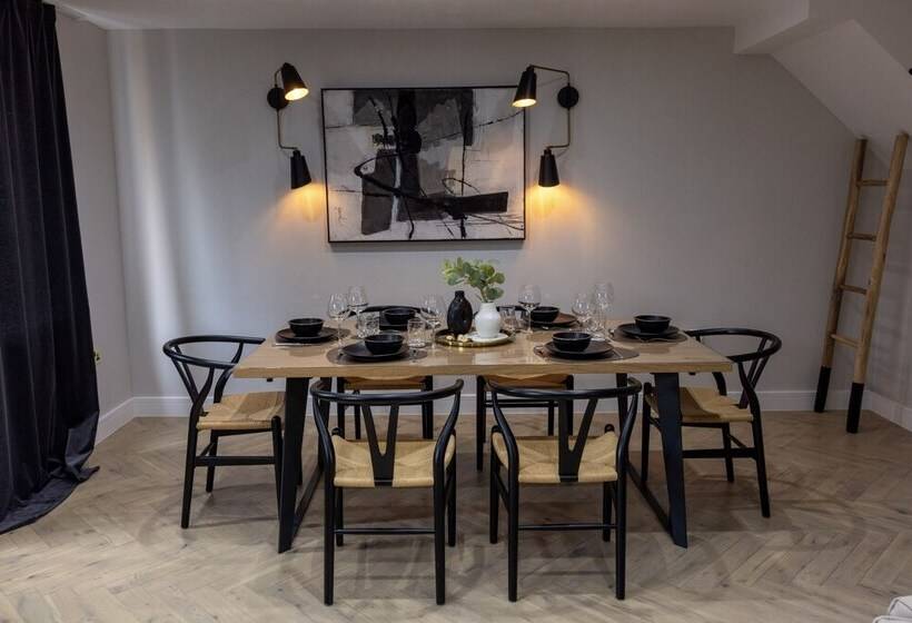 레지던스 Charming 3 Bed House With 1 Parking Space