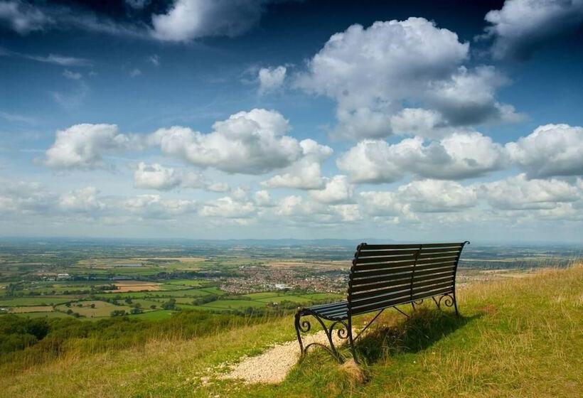 דירת נופש Charming 4 Bed House In Cheltenham, Free Parking