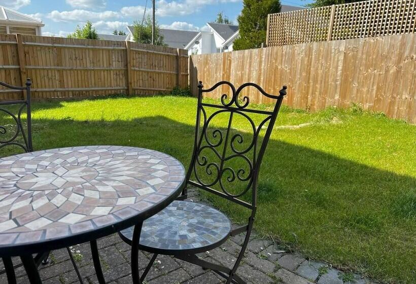 דירת נופש Charming 4 Bed House In Cheltenham, Free Parking