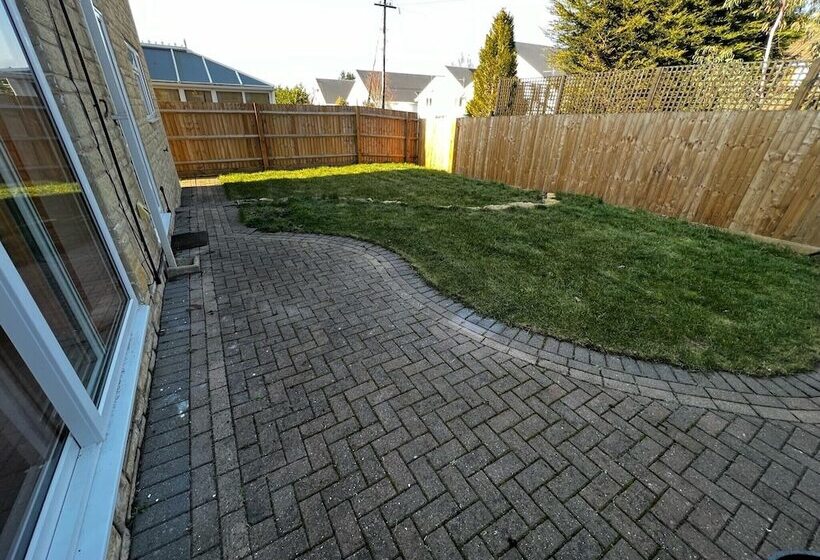 דירת נופש Charming 4 Bed House In Cheltenham, Free Parking