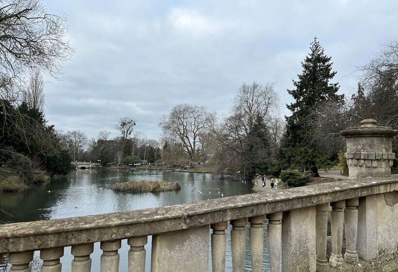 דירת נופש Charming 4 Bed House In Cheltenham, Free Parking