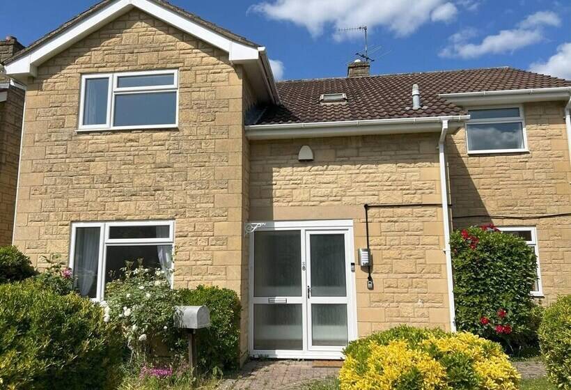 דירת נופש Charming 4 Bed House In Cheltenham, Free Parking