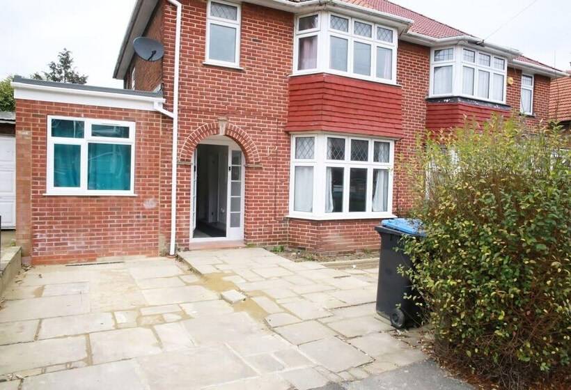إقامة Deluxe 4 Bed House Close2 Wembley Stadium