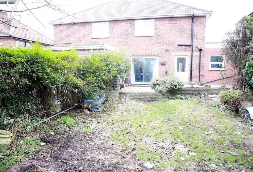 住所  Deluxe 4 Bed House Close2 Wembley Stadium