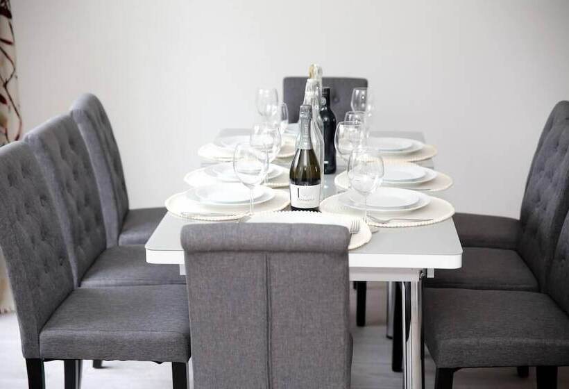 إقامة Deluxe 4 Bed House Close2 Wembley Stadium