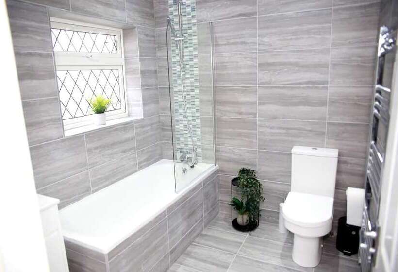 إقامة Deluxe 4 Bed House Close2 Wembley Stadium