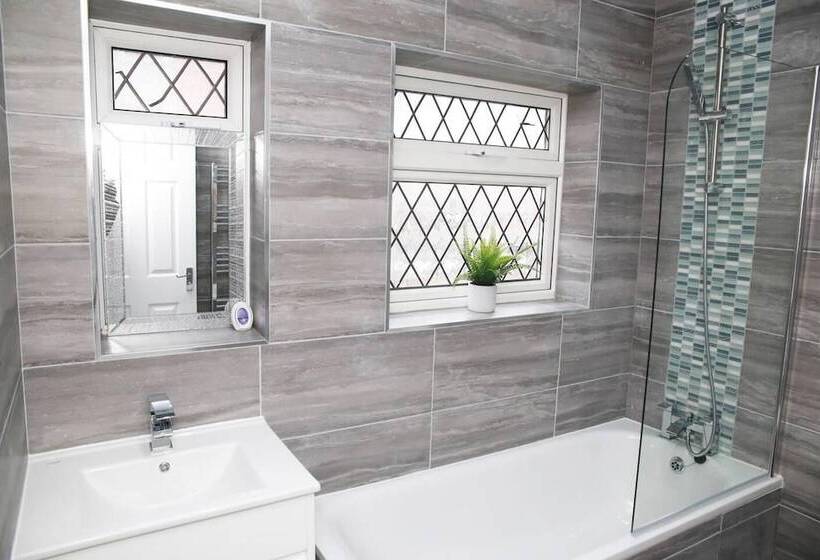 إقامة Deluxe 4 Bed House Close2 Wembley Stadium