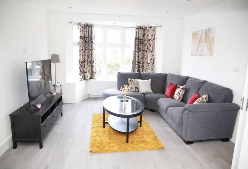 إقامة Deluxe 4 Bed House Close2 Wembley Stadium
