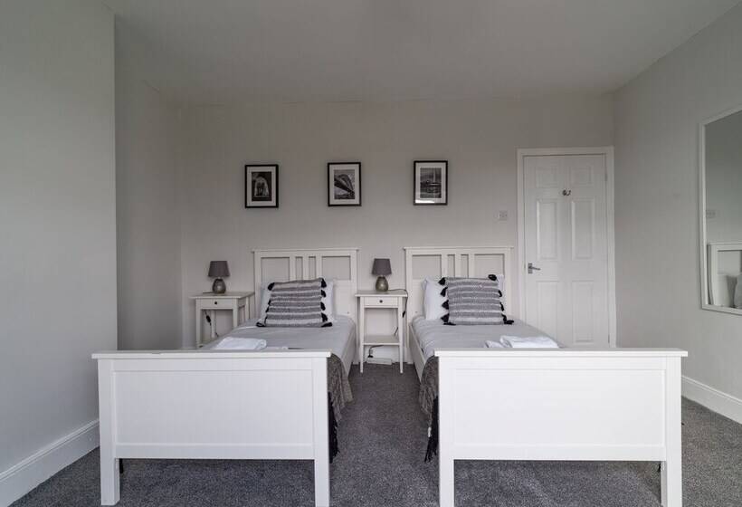 레지던스 East House Inviting 3 Bed Stakeford