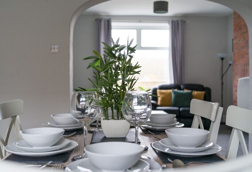 레지던스 East House Inviting 3 Bed Stakeford