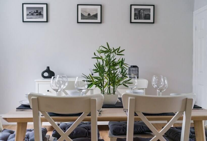 레지던스 East House Inviting 3 Bed Stakeford